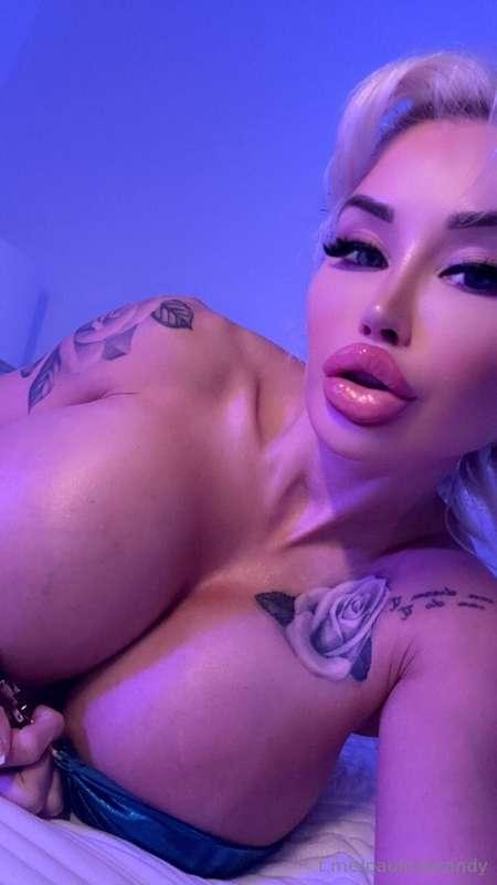 Who wants a naughty treat? 😏 $5 gets you something HOT in yo..