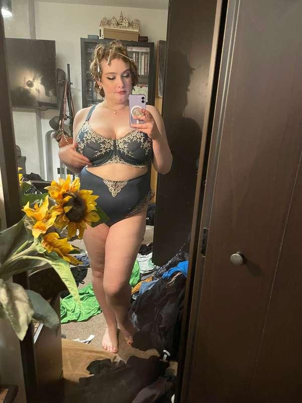 Ignore the messy bedroom, I couldn’t find anything to wear 🥲