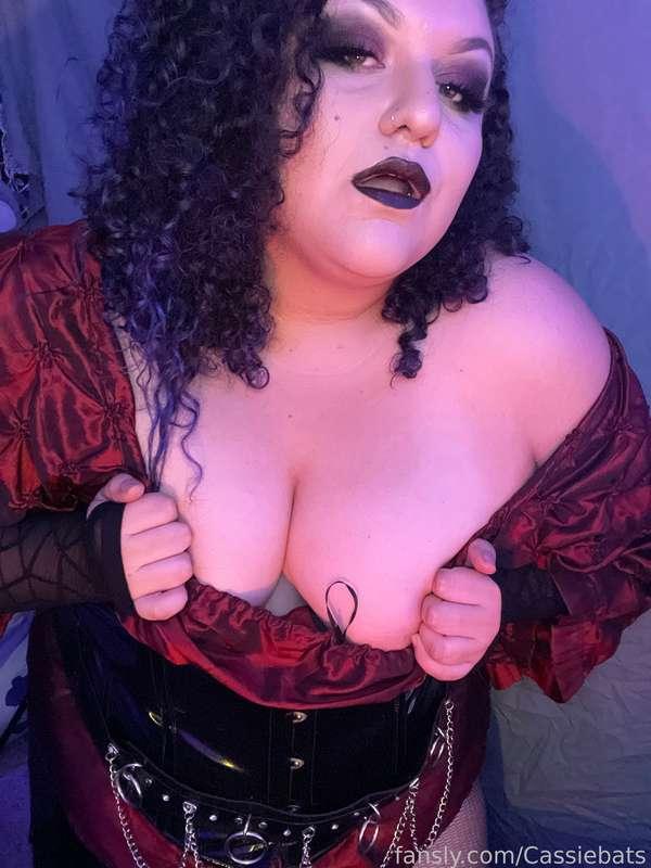 cassiebats image #1