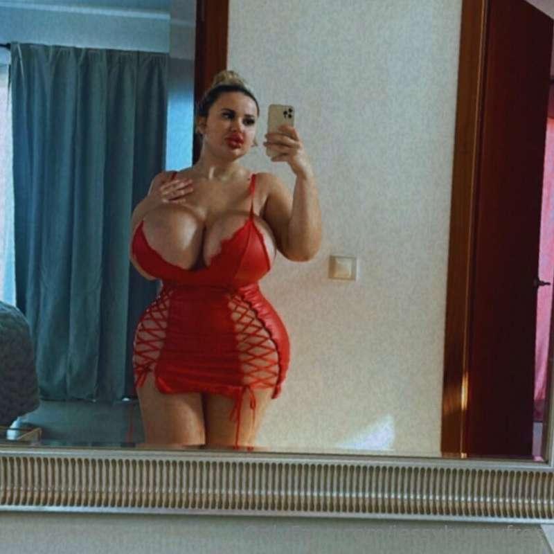 🌹DO YOU THINK RED SUITS ME ? 🌹

Wanna see more??🔥 
JOIN MY V..