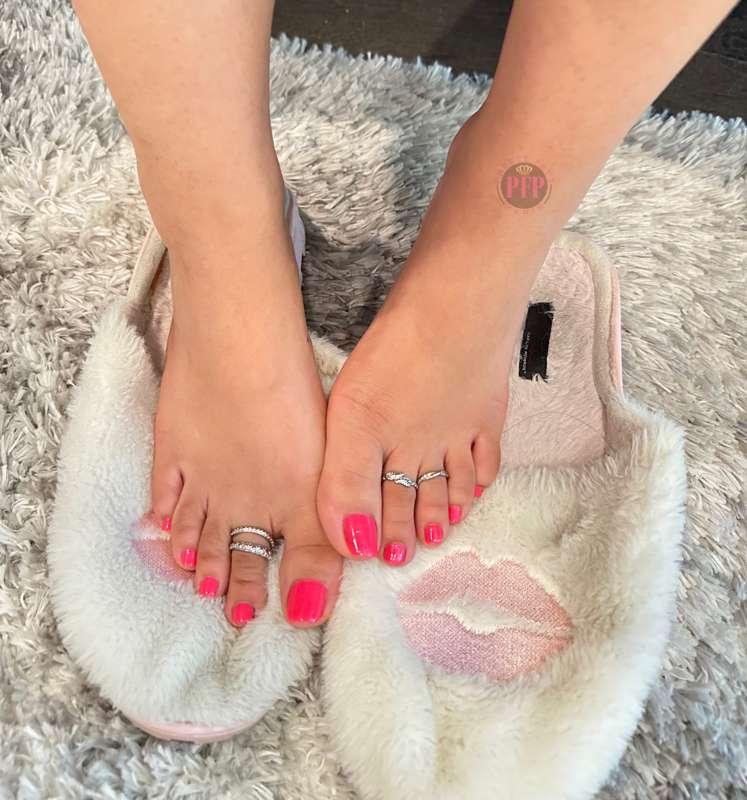 (7)