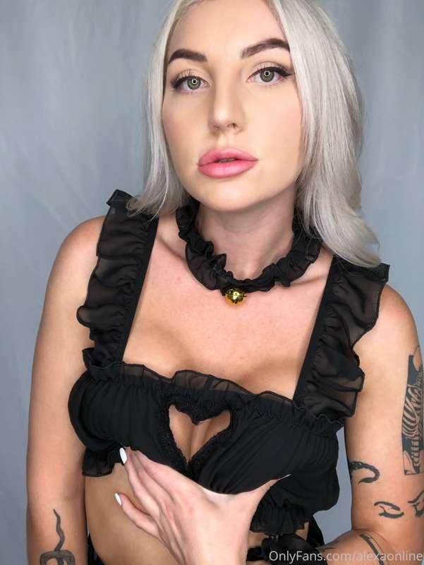 Happy Friday 🖤