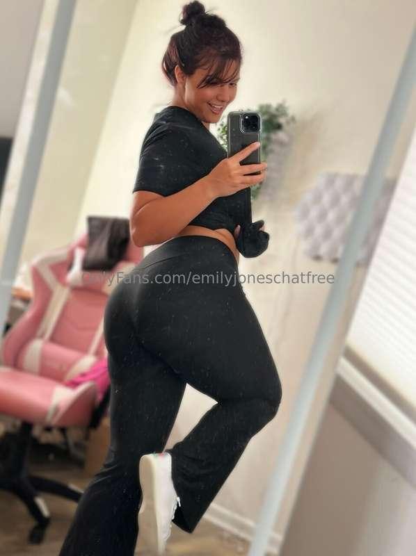 Leg day? Nah, every day is peach appreciation day 😉