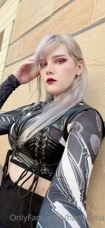 Do you like this style? I came to monster convention so I wa..