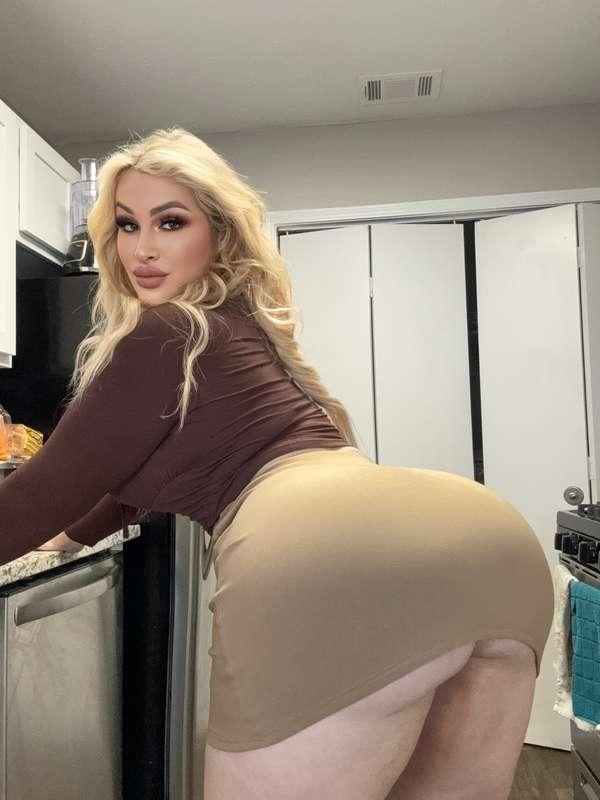 Fat assed mommy!