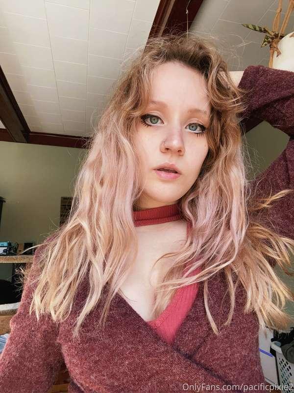 all red ❤️
[lewd, topless]
[pics: cleavage, yoga pants, aheg..