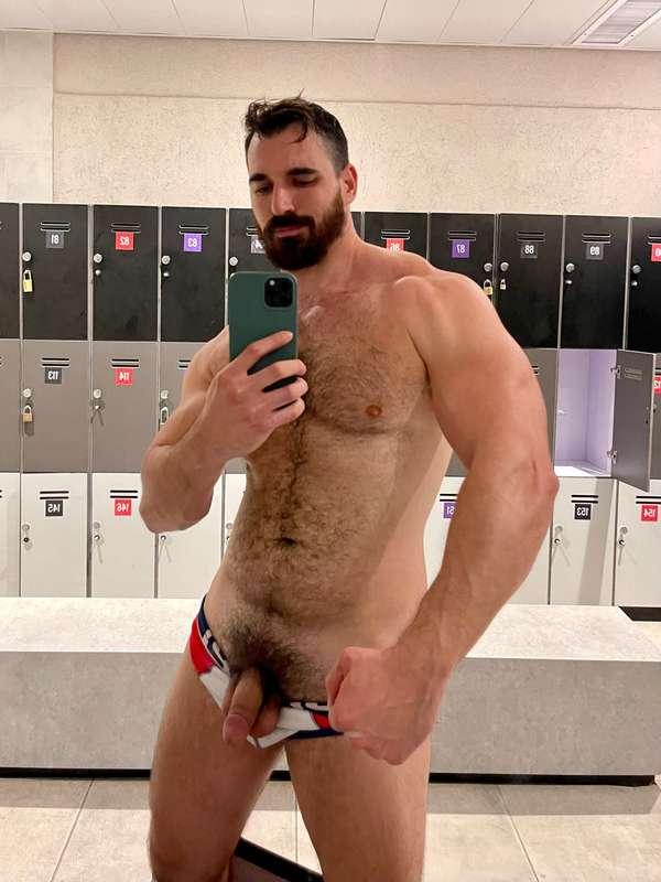 Suck my dick after my workout 😏