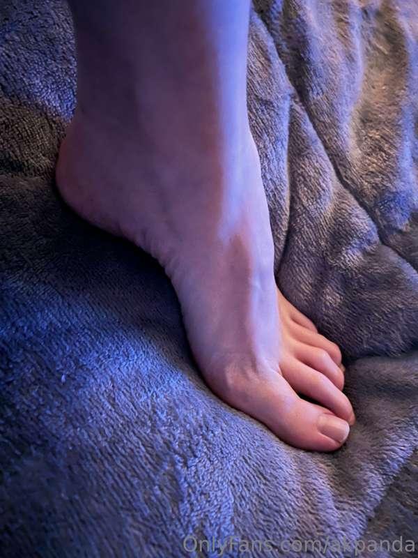 What color should I do my toes?