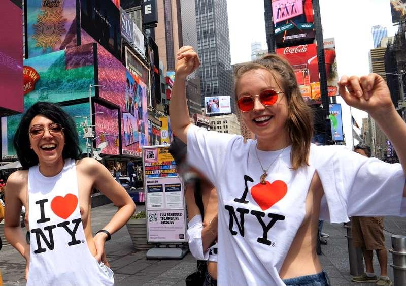 Love our I❤️NY shirts but think they could be even better ;) 
Doing something crafty with @Boba_Bitch and @LilyMaeExhib 