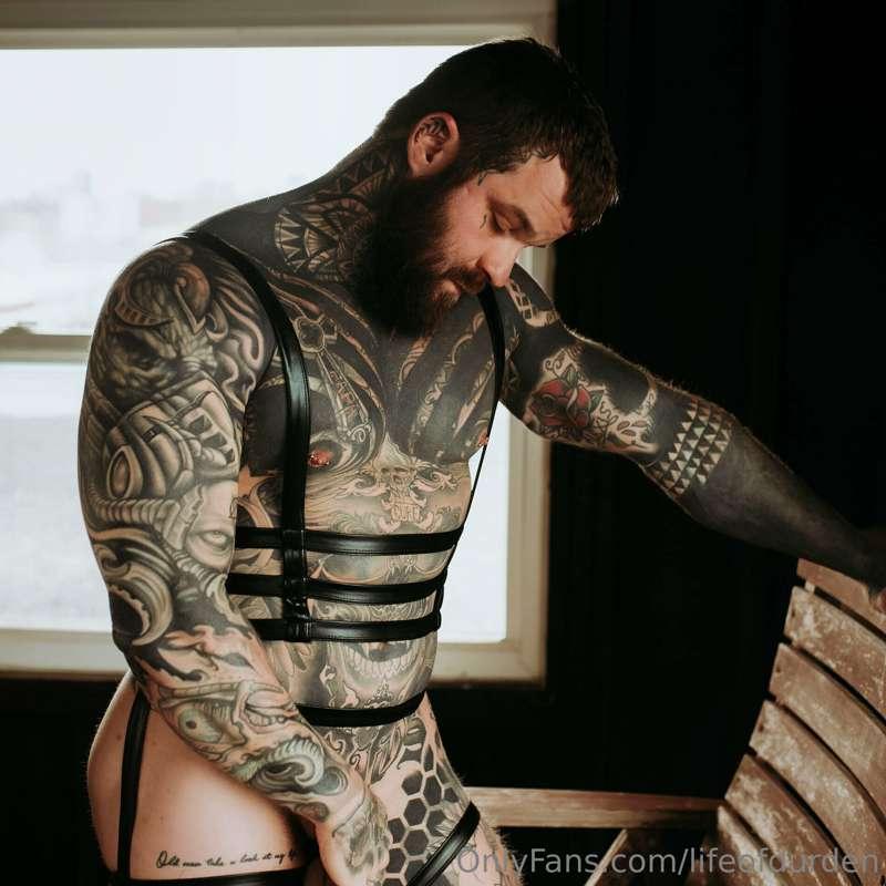 Wanna see the full pic 😈😈
