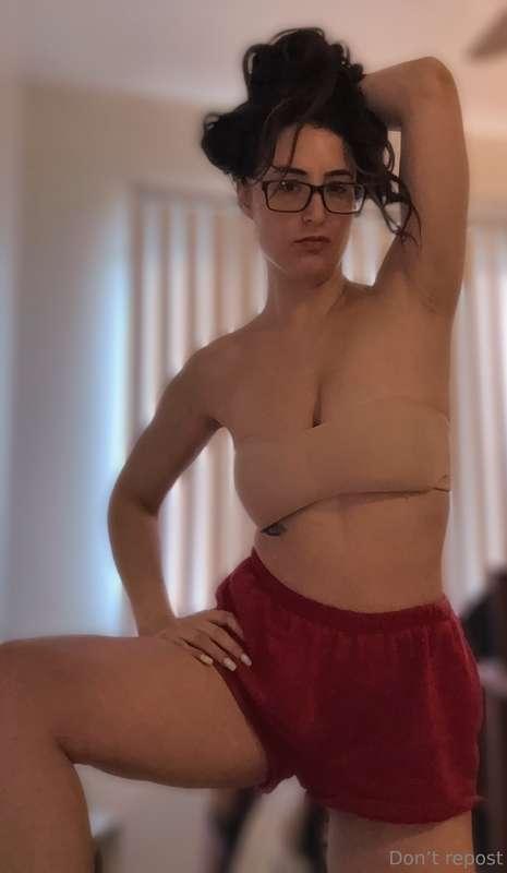 Happy hump day bb! Some sexy booty pics in ya DM dam rt! I’m..