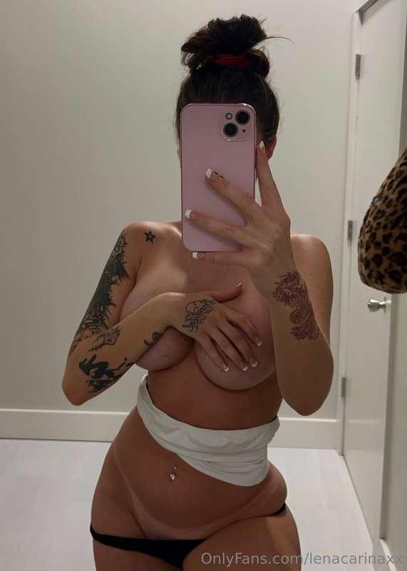 Tan lines in progresss … message me what I should film when ..