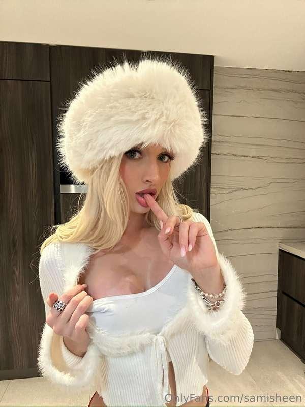yes the bra comes fully off.. 🍒