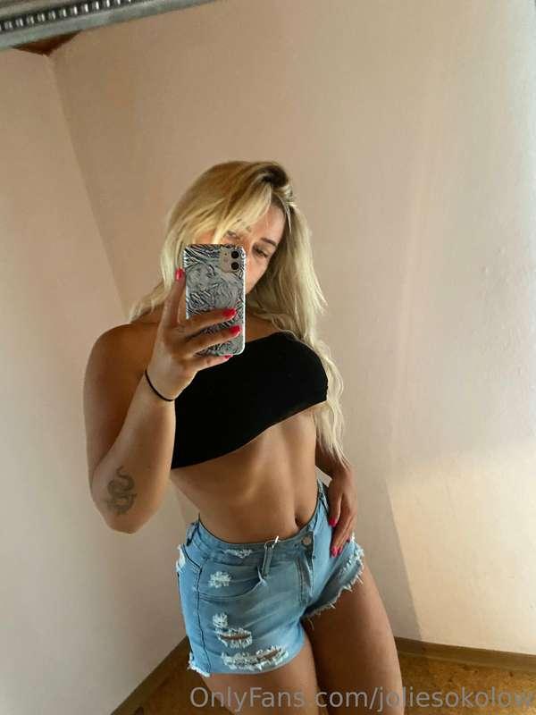 Imagine your hand on last photo 💋 💦🤭