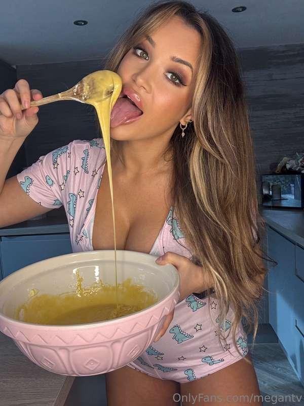 Licking the spoon hehe 🙃 https://onlyfans.com/megan_lust/c17