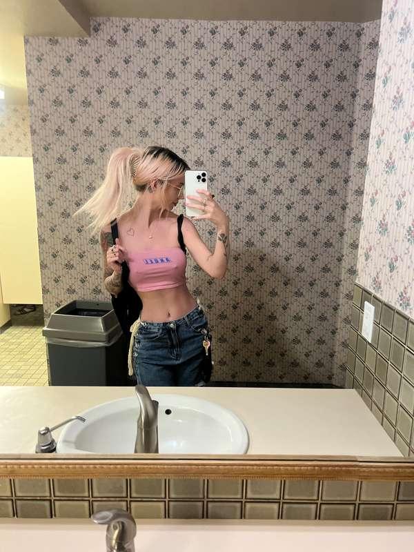 eveelaurynn image #1