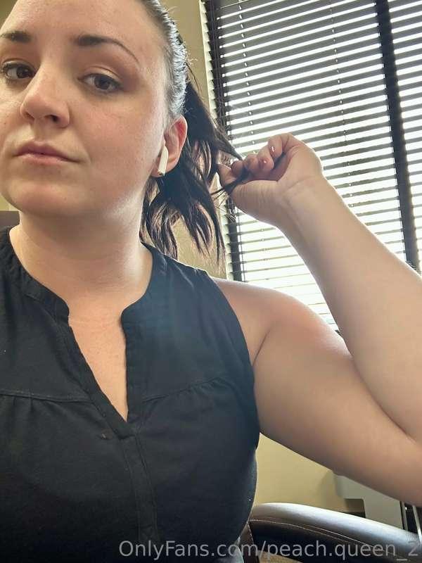 Monday work vibes 🧡