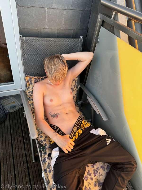 Do you like my tattoo? 😇