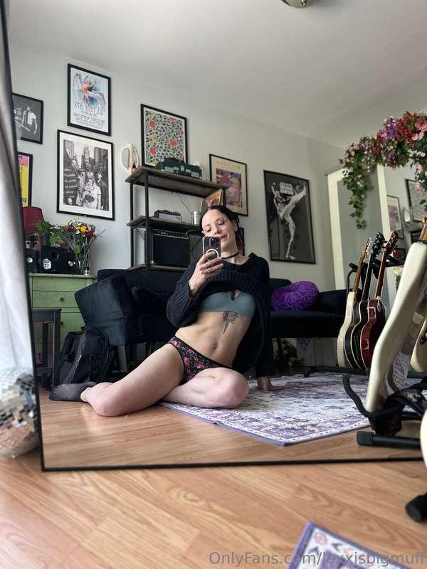 Would you listen to music with me all day? 