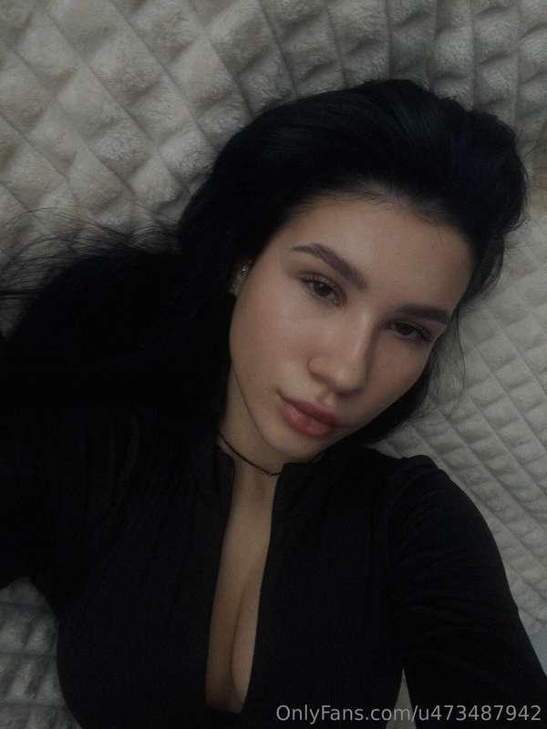 Hello, my darlings! 🖤 I'm so happy to begin this new chapter..