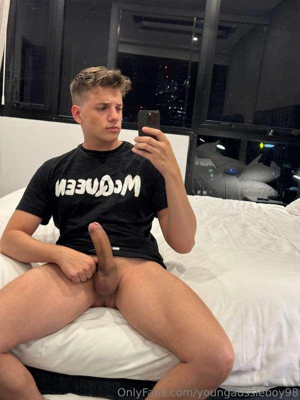 Need a tongue on my balls right now