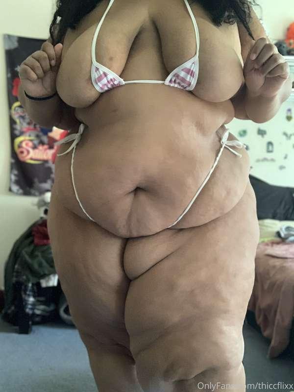 Do you like my new micro bikini 😌?