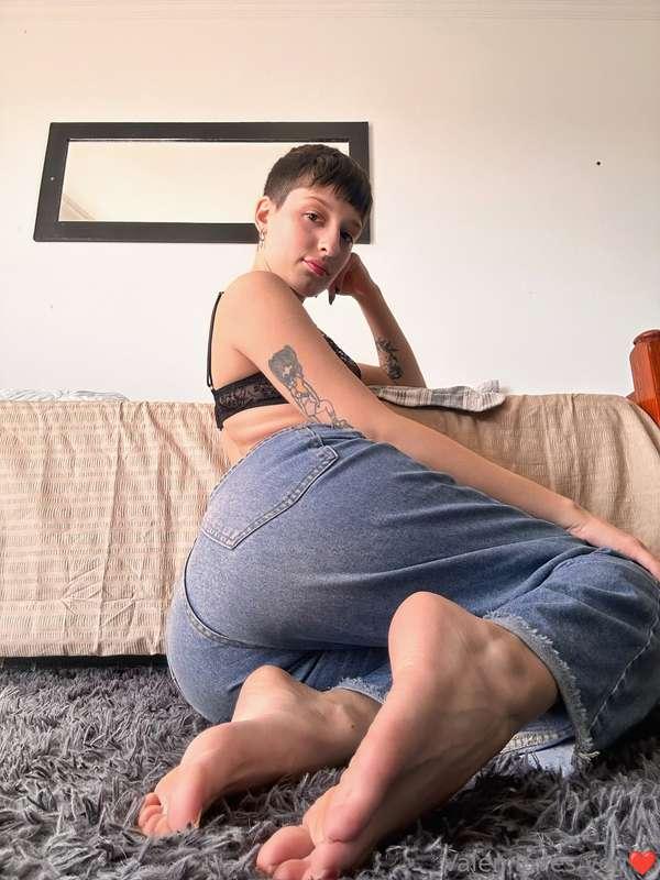 ## Would you have an overdose on mommy's feet?❤️👄