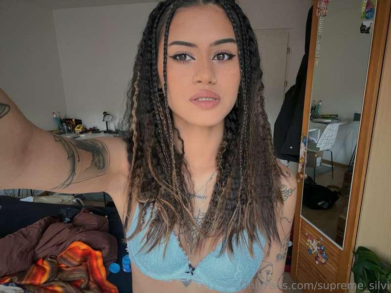 Do you like this blue bra?😏