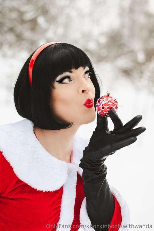 Mhemhy chmiphmaph! ✨❤️ You better watch out. Ms. Santa will ..