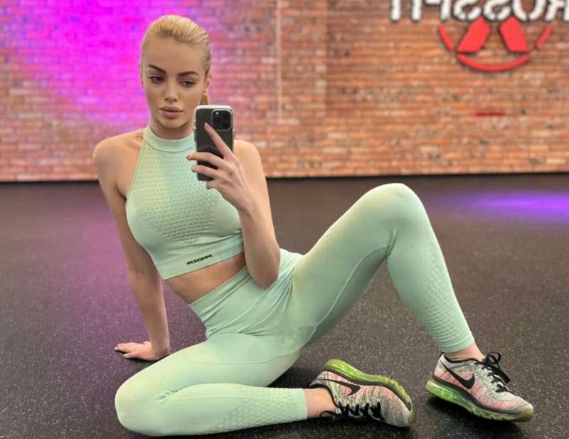 ***Don’t be shy to check your inbox for me babe*** 😘😈