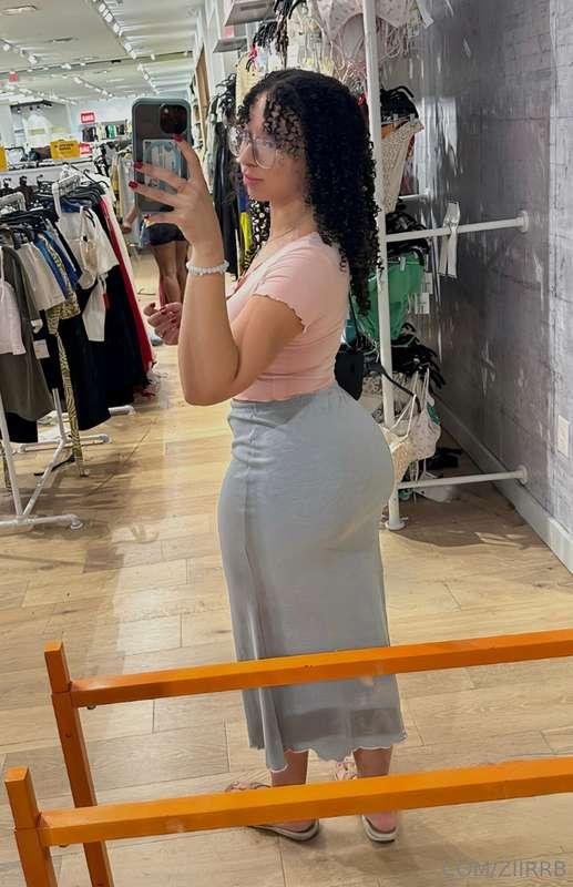 Want to squeeze it? Let’s see if you can handle the fun ! 🙈
