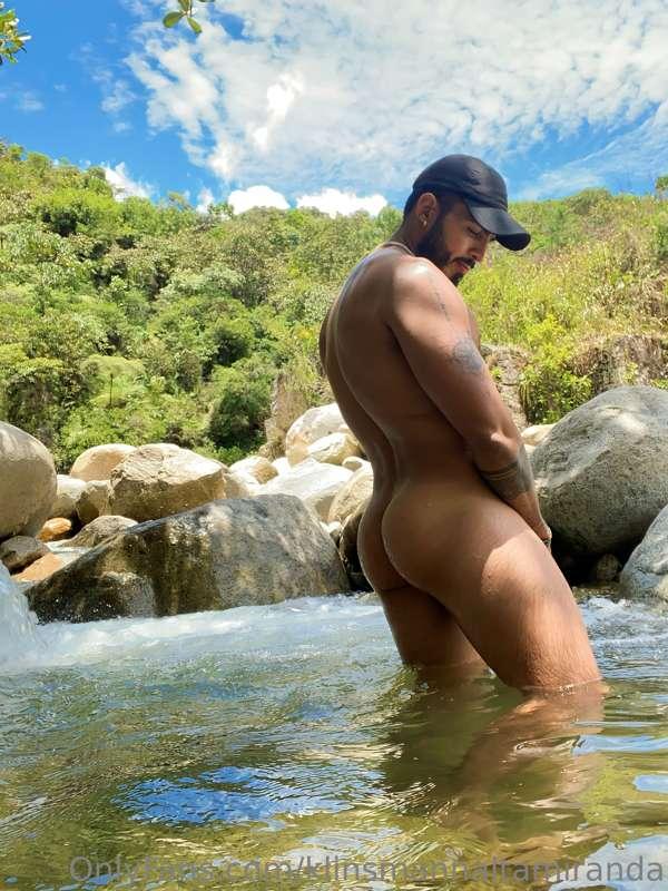 In this lake I just want to swim with you🍑🔥
