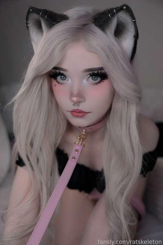 Bondage kitty :3 Can u grab my leash, please? &lt;3 