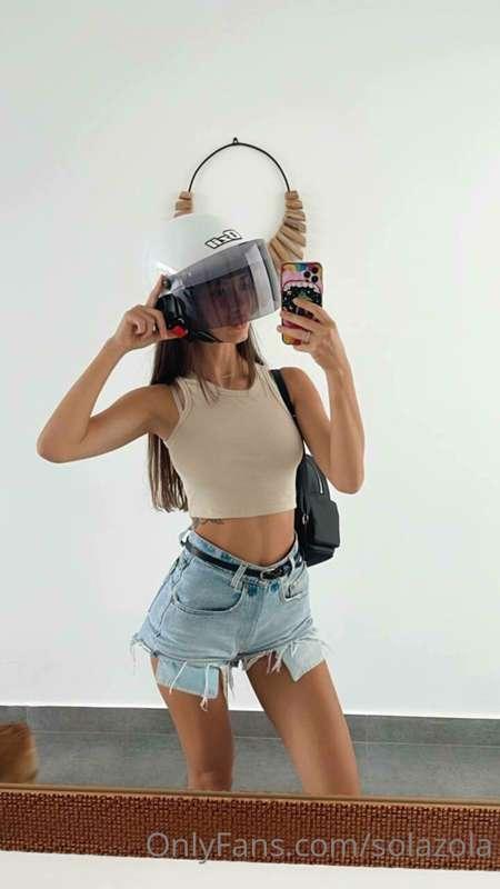 Hey everyone!👩🏽‍🚀 I love my helmet so much! Who do you think..