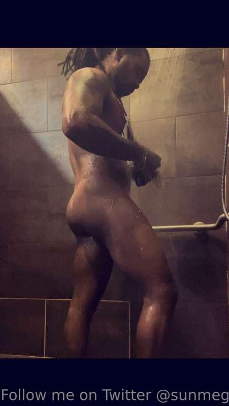 I love when you stare at me, I’m so fresh, so clean.   I too..