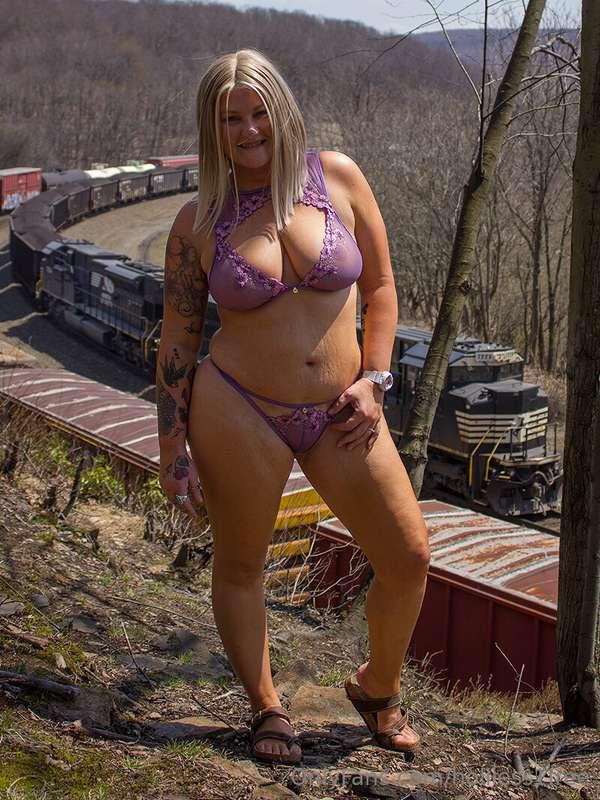 holliess1free image #11