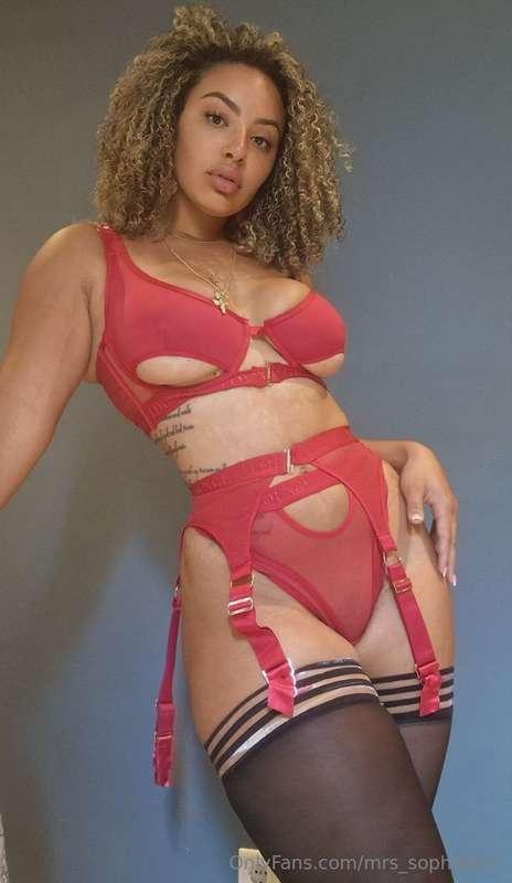 Are you ready to pleasure your horny step-mom? 😋