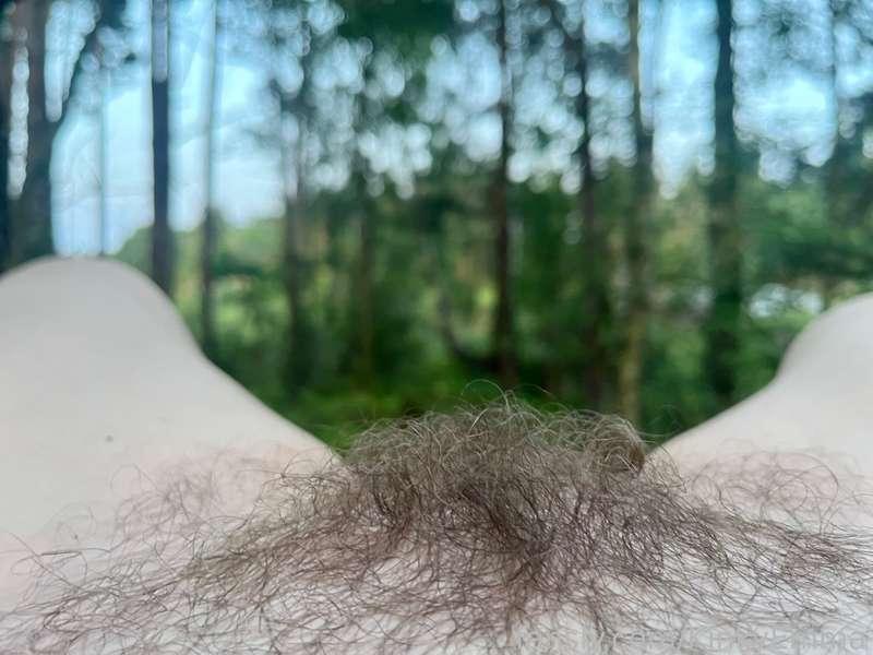 My pussy is looking out over its territory

#outdoors #forest #hairy #hairypussy #curvy #bigtits #exhibitionist #voyeur 