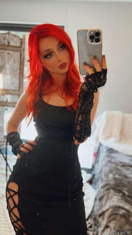 Forever wanting to keep the spooky vibes alive🥺🖤