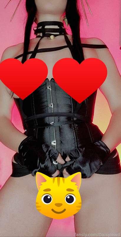 Spicier exclusive Spy Mommy pics for those who are really into It 🤍 (implied nude)