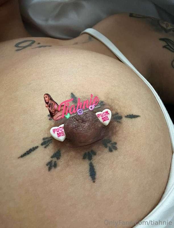 Don’t I have the prettiest nipples ?😩😍