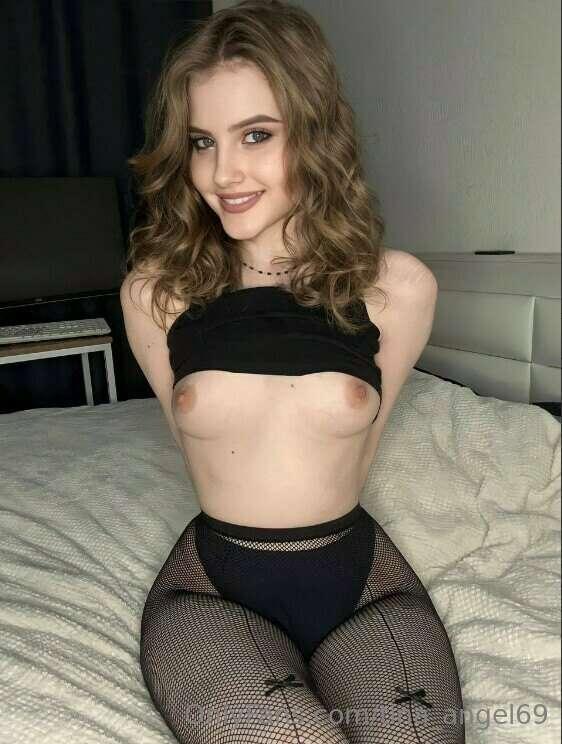 You should be here right now @mirelle_mori🍒
Cute girl @mirel..