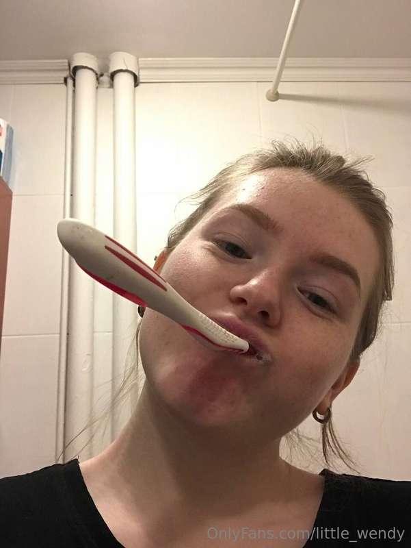 Help me brush my teeth🤣🤣