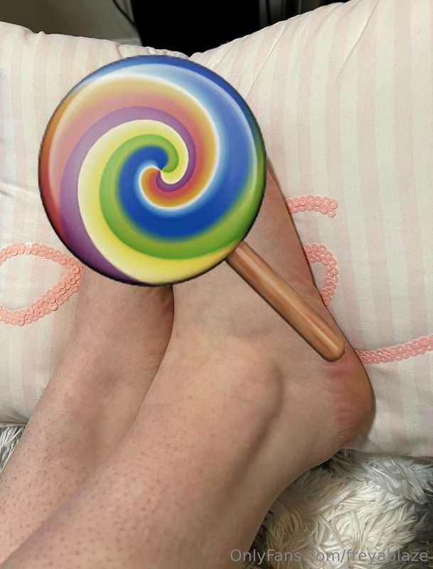 Check your dmsss 😈🍭