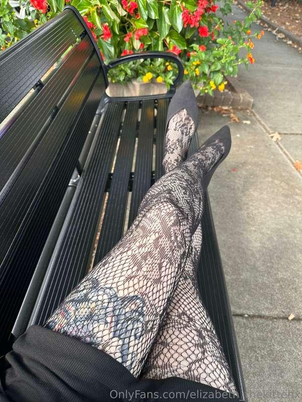 enjoying a little break at work🖤