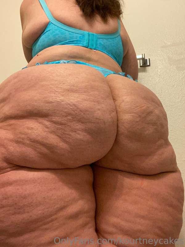 New lingerie. Aqua is my new favorite color 😍