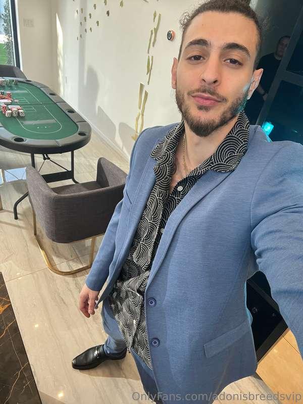 On set shooting somethin dank 🥰  Rocking my new suit feelin ..