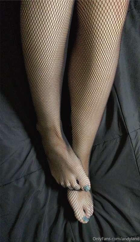 For my feet lovers... I need someone to kiss, lick, and suck..