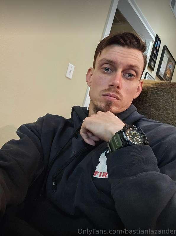 Fireman looking for new fans and dms, tell me what you want!..