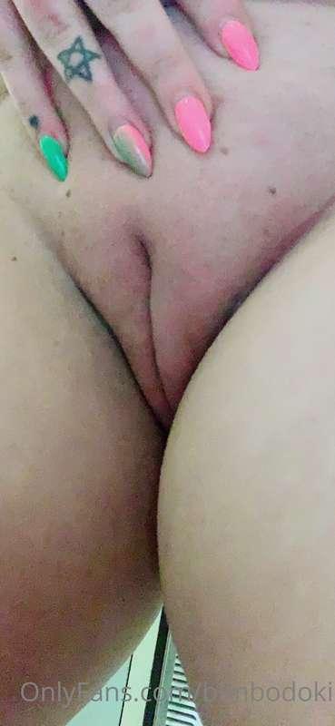Masturbated a bunch and now my pussy lips are all swollen